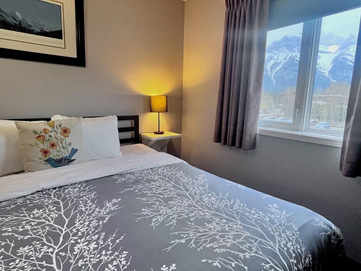 Canadian Rockies Chalets Canmore Exterior foto